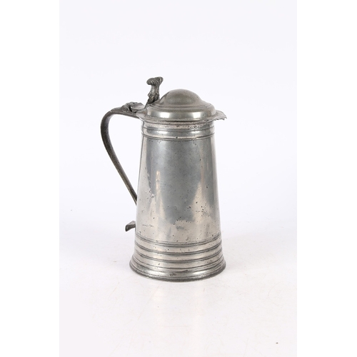 45 - A PEWTER STRAIGHT-SIDED DOME-LIDDED FLAGON, YORK, CIRCA 1700-20. The tapering drum with one top and ... 