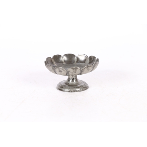 56 - A SMALL GEORGE I PEWTER FOOTED STRAWBERRY DISH, CIRCA 1720. The fluted dish of twelve lobes, on a ro... 