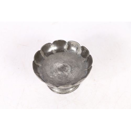 56 - A SMALL GEORGE I PEWTER FOOTED STRAWBERRY DISH, CIRCA 1720. The fluted dish of twelve lobes, on a ro... 