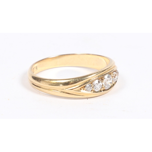 11 - AN 18 CARAT GOLD AND DIAMOND RING. the oval reeded head set with five graduated diamonds, ring size ... 