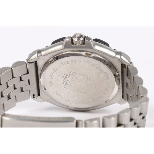 124 - A TAG HEUER PROFESSIONAL 200 METERS MID-SIZE STAINLESS STEEL WRISTWATCH. the signed cream dial with ... 