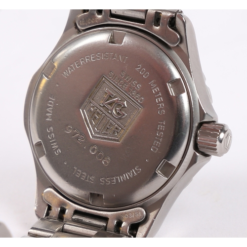 126 - A TAG HEUER PROFESSIONAL 200 METERS LADIES STAINLESS STEEL WRISTWATCH. ref.972.008, the signed silve... 