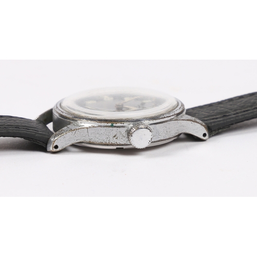 129 - A UNIVERSAL GENEVE STAINLESS STEEL MILITARY STYLE GENTLEMAN'S WRISTWATCH. the signed black dial with... 