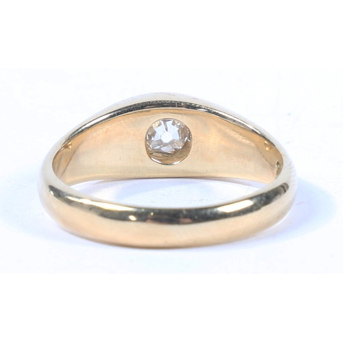 15 - A GENTLEMANS 18 CARAT GOLD AND DIAMOND GYPSY RING. the head set with a central oval diamond measurin... 