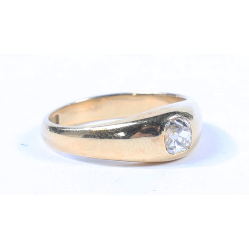 15 - A GENTLEMANS 18 CARAT GOLD AND DIAMOND GYPSY RING. the head set with a central oval diamond measurin... 