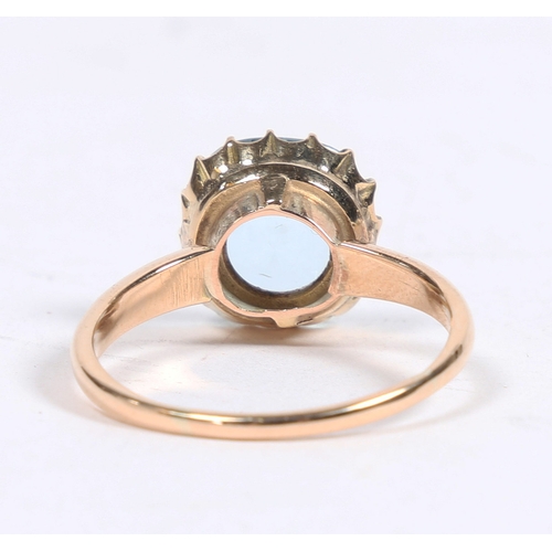 57 - A 9 CARAT GOLD AND AQUAMARINE SOLITAIRE RING. the claw set aquamarine measuring approx. 3ct, ring si... 