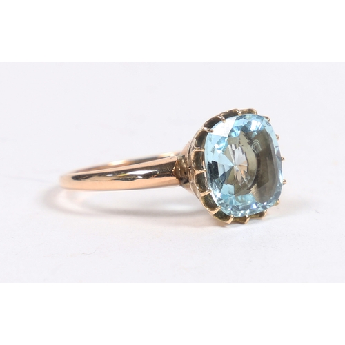 57 - A 9 CARAT GOLD AND AQUAMARINE SOLITAIRE RING. the claw set aquamarine measuring approx. 3ct, ring si... 