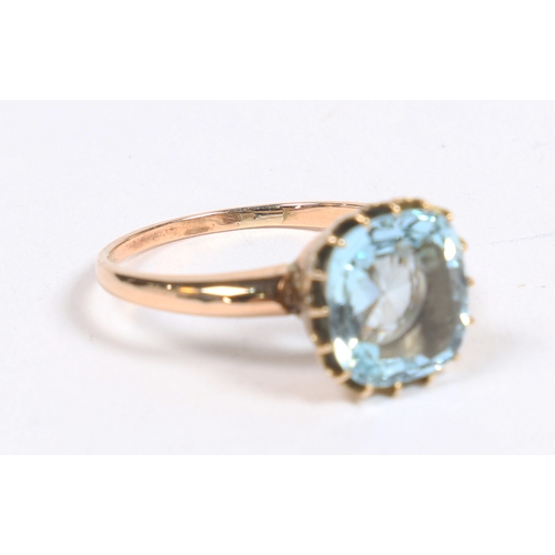 57 - A 9 CARAT GOLD AND AQUAMARINE SOLITAIRE RING. the claw set aquamarine measuring approx. 3ct, ring si... 