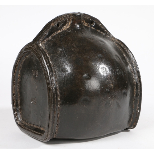 105 - A GOOD LEATHER COSTREL, ENGLISH, CIRCA 1700. Of typical barrel-form, with sloping shoulders and stit... 