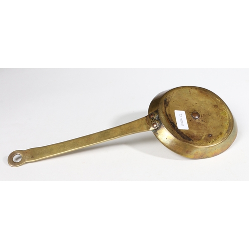 136 - AN EARLY 18TH CENTURY BRASS CHAMBERSTICK, CIRCA 1720. The sheet-metal circular pan with flared edge ... 