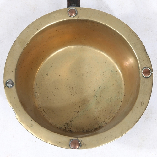 179 - A GEORGE II BRASS AND IRON DOWN-HEARTH PAN OR SKILLET, CIRCA 1750. The brass pan fixed to an iron ri... 