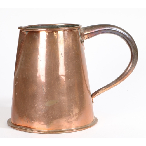 185 - A LARGE EARLY 19TH CENTURY SEAMED COPPER ALE JUG, ENGLISH, CIRCA 1820. Of truncated cone from, with ... 