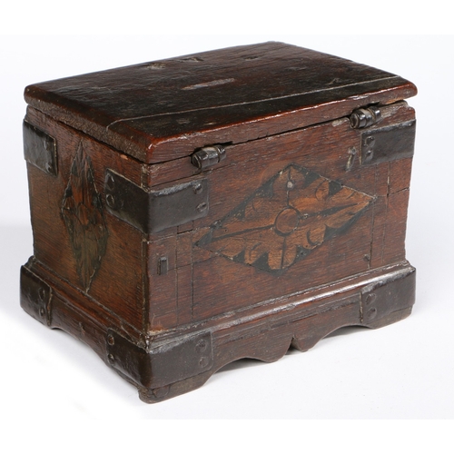 217 - A RARE AND SMALL ELIZABETH I BOARDED OAK AND INLAID OFFERTORY BOX, ENGLISH, CIRCA 1590. Having a hin... 