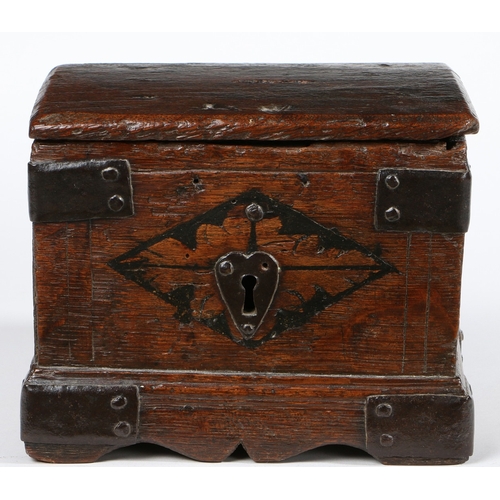 217 - A RARE AND SMALL ELIZABETH I BOARDED OAK AND INLAID OFFERTORY BOX, ENGLISH, CIRCA 1590. Having a hin... 