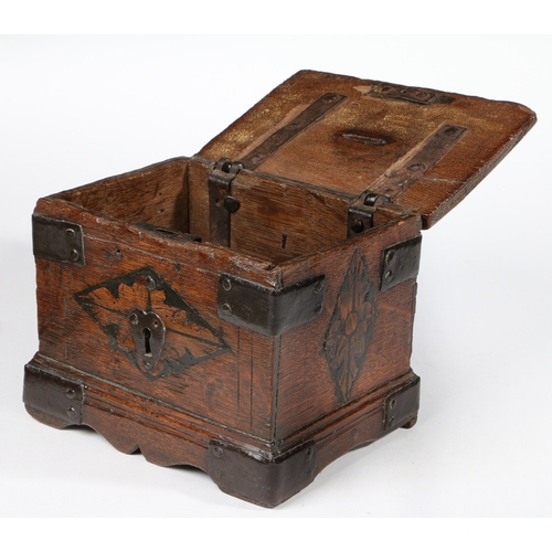 217 - A RARE AND SMALL ELIZABETH I BOARDED OAK AND INLAID OFFERTORY BOX, ENGLISH, CIRCA 1590. Having a hin... 