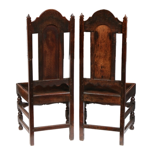 372 - A PAIR OF WILLIAM & MARY OAK HIGH-BACK CHAIRS, LANCASHIRE, CIRCA 1690. Each with a part open and arc... 