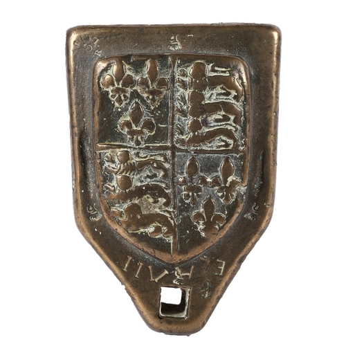 429 - AN IMPORTANT HENRY VII BRONZE WOOL WEIGHT, CIRCA 1495. Of shield shape, cast with the Royal Arms of ... 