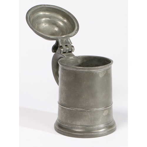 67 - A PEWTER OEAS QUART DOME-LIDDED TANKARD, CIRCA 1720. The straight-sided body with low narrow single ... 