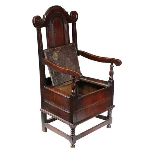 7 - AN UNUSUAL WILLIAM & MARY OAK BOX-SEATED ARMCHAIR, CIRCA 1690. The back part open and with a fielded... 