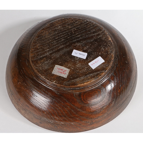 83 - A GEORGE III ELM TURNED DAIRY BOWL, CIRCA 1800. With decorative line turnings to exterior, including... 