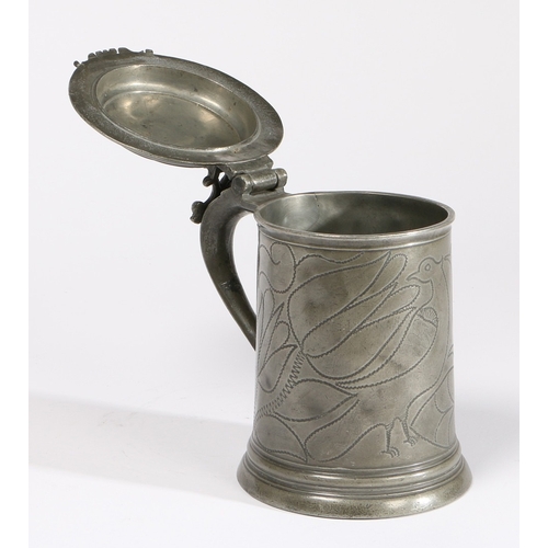 98 - A FINE CHARLES II PEWTER OEWS QUART FLAT-LID WRIGGLEWORK TANKARD, WIGAN, CIRCA 1680. Having a straig... 