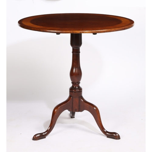 29 - A 19TH CENTURY MAHOGANY AND SATINWOOD BANDED OCCASIONAL TABLE. The circular tilt top inlaid with a s... 