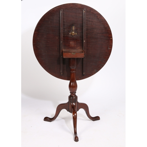 29 - A 19TH CENTURY MAHOGANY AND SATINWOOD BANDED OCCASIONAL TABLE. The circular tilt top inlaid with a s... 