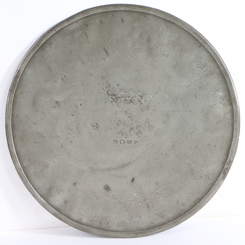 127 - A GOOD EARLY 19TH CENTURY PEWTER SCALE PLATE, CIRCA 1830-40. Of typical circular flat form, with rei... 