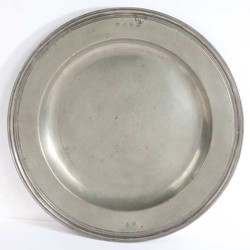 137 - A WILLIAM & MARY PEWTER MULTIPLE-REED RIM DISH, WORCESTERSHIRE, CIRCA 1695. With hallmarks to front ... 