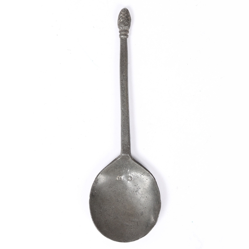 139 - A CHARLES I PEWTER STRAWBERRY KNOP SPOON, CIRCA 1640. With flattened hexagonal stem, the large oval ... 