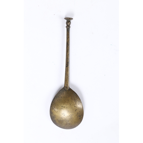 140 - AN ELIZABETH I LATTEN SEAL KNOP SPOON, PROBABLY LONDON, CIRCA 1600. With tapering flattened-hexagona... 