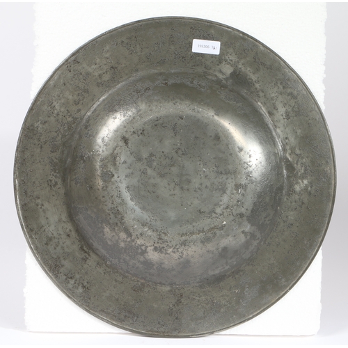 142 - A FINE AND RARE CHARLES II PEWTER BROAD RIM AND BOSSED DISH, ENGRAVED WITH THE ARMS OF THE WORSHIPFU... 