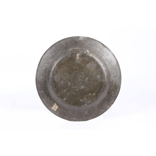 151 - A CHARLES II PEWTER CHARGER, CIRCA 1685. Hallmarks to the rim and touchmarks to the rear of Edward K... 