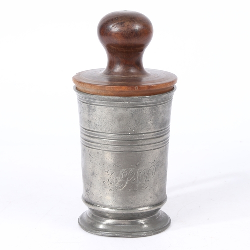 153 - AN EARLY 19TH CENTURY LIGNUM VITAE 'FORMER OR JACK AND A PEWTER QUART MUG. The straight-sided mug w... 