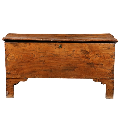 173 - AN EARLY 18TH CENTURY ELM BOARDED CHEST. The one-piece lid with moulded edge, the sides descending t... 