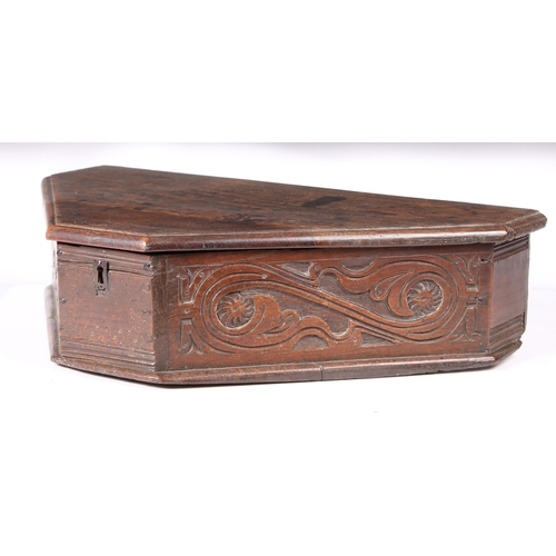 193 - A MID-17TH CENTURY OAK BOARDED TRIANGULAR-SHAPED BOX, ENGLISH, CIRCA 1640-60. The long sides leafy-s... 