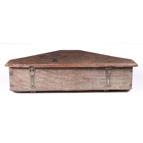 193 - A MID-17TH CENTURY OAK BOARDED TRIANGULAR-SHAPED BOX, ENGLISH, CIRCA 1640-60. The long sides leafy-s... 