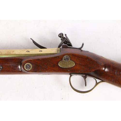 214 - A BRASS BARRELLED FLINTLOCK BLUNDERBUSS WITH SPRING BAYONET, RETAILED BY JOHN BOBBIT, BUNGAY, SUFFOL... 