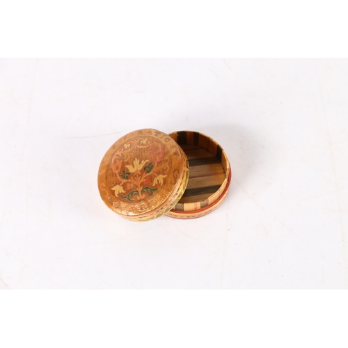 57 - A SMALL STRAW-WORK LOVE-TOKEN BOX, FRENCH, CIRCA 1800. of circular form, worked in coloured straw, t... 