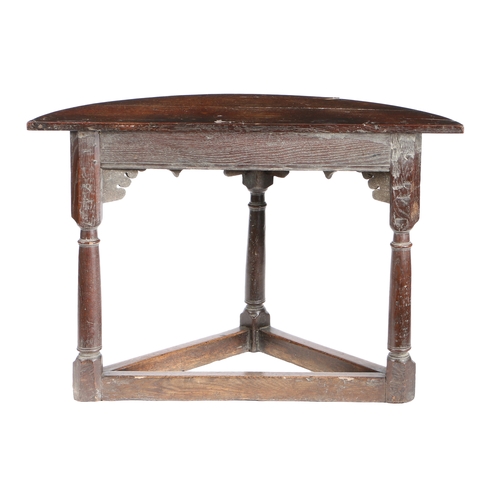 586 - A CHARLES I OAK CREDENCE-TYPE TABLE, DERBYSHIRE/YORKSHIRE, CIRCA 1630. Having a semi-circular top, a... 