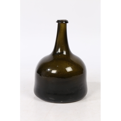 99 - A MID 18TH CENTURY GREEN MALLET BOTTLE. having a slender neck above a bulbous mallet body, 19cm high... 