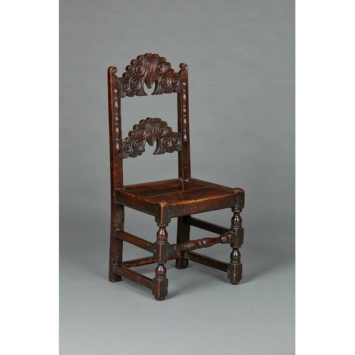 106 - AN UNUSUAL AND GOOD QUALITY ASH YORKSHIRE SINGLE CHAIR, CIRCA 1660. The uprights with applied split ... 