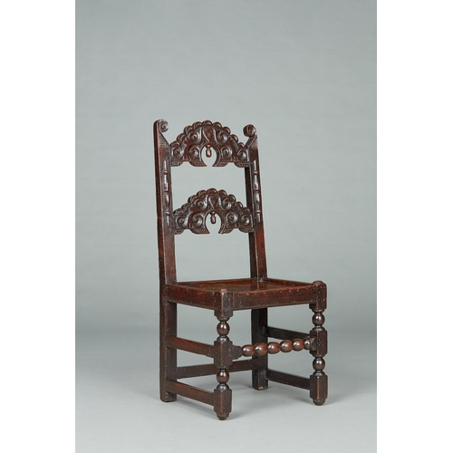 107 - A FINE QUALITY OAK SINGLE CHAIR WITH TWIN MASKS, YORKSHIRE, CIRCA 1650-1660. The splayed uprights te... 