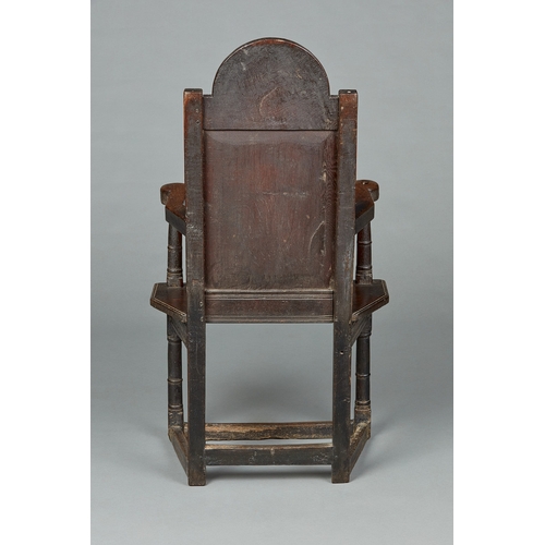 110 - A FINE AND RARE ELIZABETHAN OAK CAQEUTEUSE ARMCHAIR, BECKHAM WORKSHOP, SALISBURY, CIRCA 1580-1600. T... 