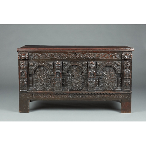 112 - A FINE AND RARE ELIZABETHAN OAK COFFER, BECKHAM WORKSHOP, SALISBURY, CIRCA 1580-1600. The twin plank... 