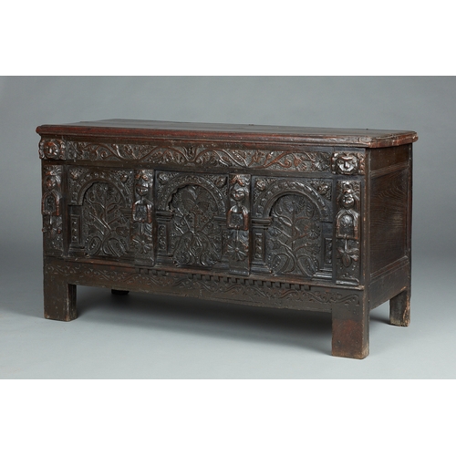 112 - A FINE AND RARE ELIZABETHAN OAK COFFER, BECKHAM WORKSHOP, SALISBURY, CIRCA 1580-1600. The twin plank... 