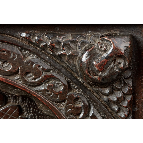 112 - A FINE AND RARE ELIZABETHAN OAK COFFER, BECKHAM WORKSHOP, SALISBURY, CIRCA 1580-1600. The twin plank... 