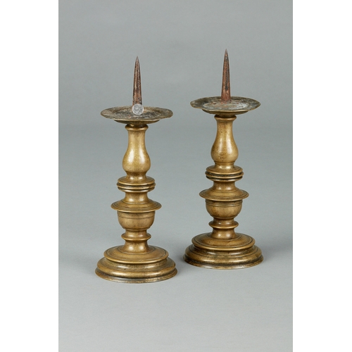 24 - A FINE AND BOLD PAIR OF LARGE 16TH CENTURY BRASS CANDLESTICKS, GERMAN, CIRCA 1580. The large pair of... 