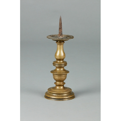 24 - A FINE AND BOLD PAIR OF LARGE 16TH CENTURY BRASS CANDLESTICKS, GERMAN, CIRCA 1580. The large pair of... 