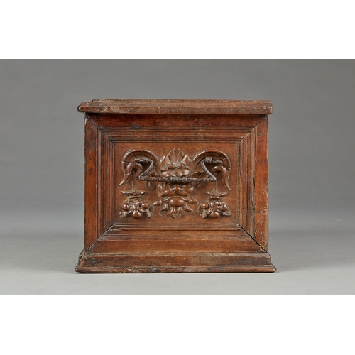 35 - A VERY HIGH-QUALITY RENAISSANCE FONTAINEBLEAU WALNUT BOX, FRENCH, LYON, CIRCA 1540-1550. The deep ... 